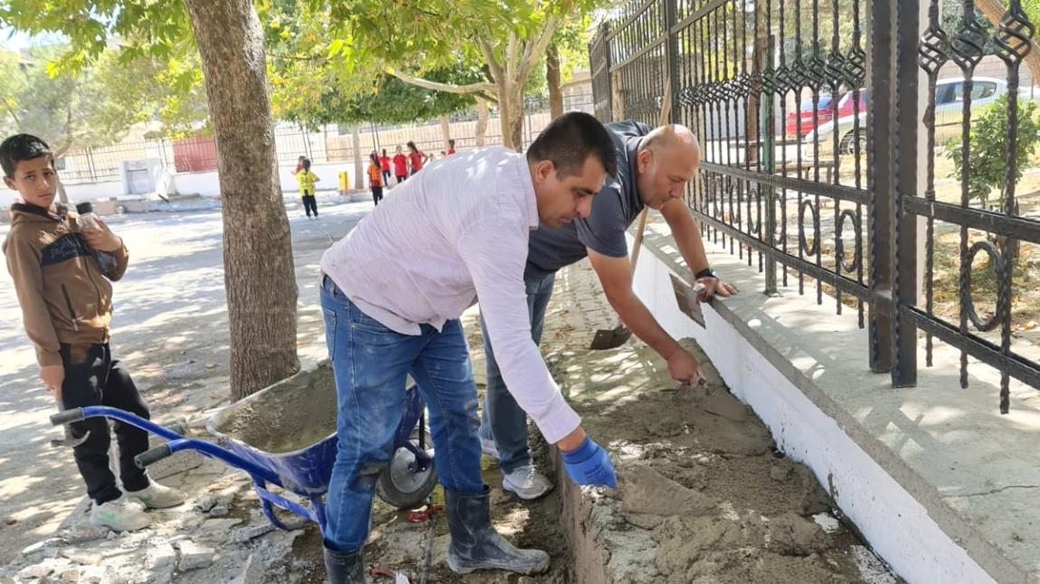 Okul Bahçemize Çevre Düzenlemesi Yapıldı